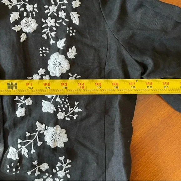 Via Seta Black Silk-Linen
Embroidered Jacket - Size 12 - Picture 11 of 11